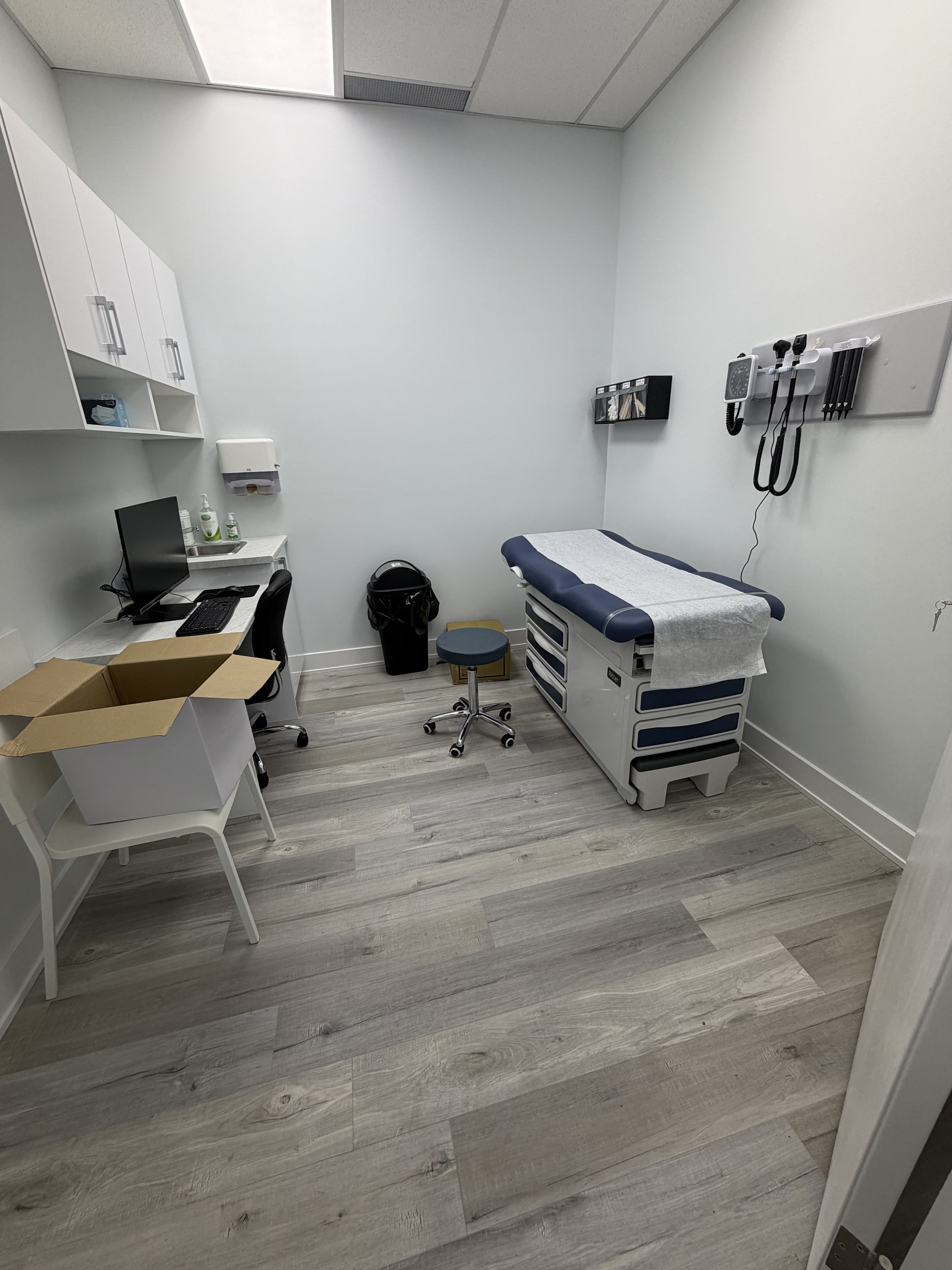 Pharmacy & health retail